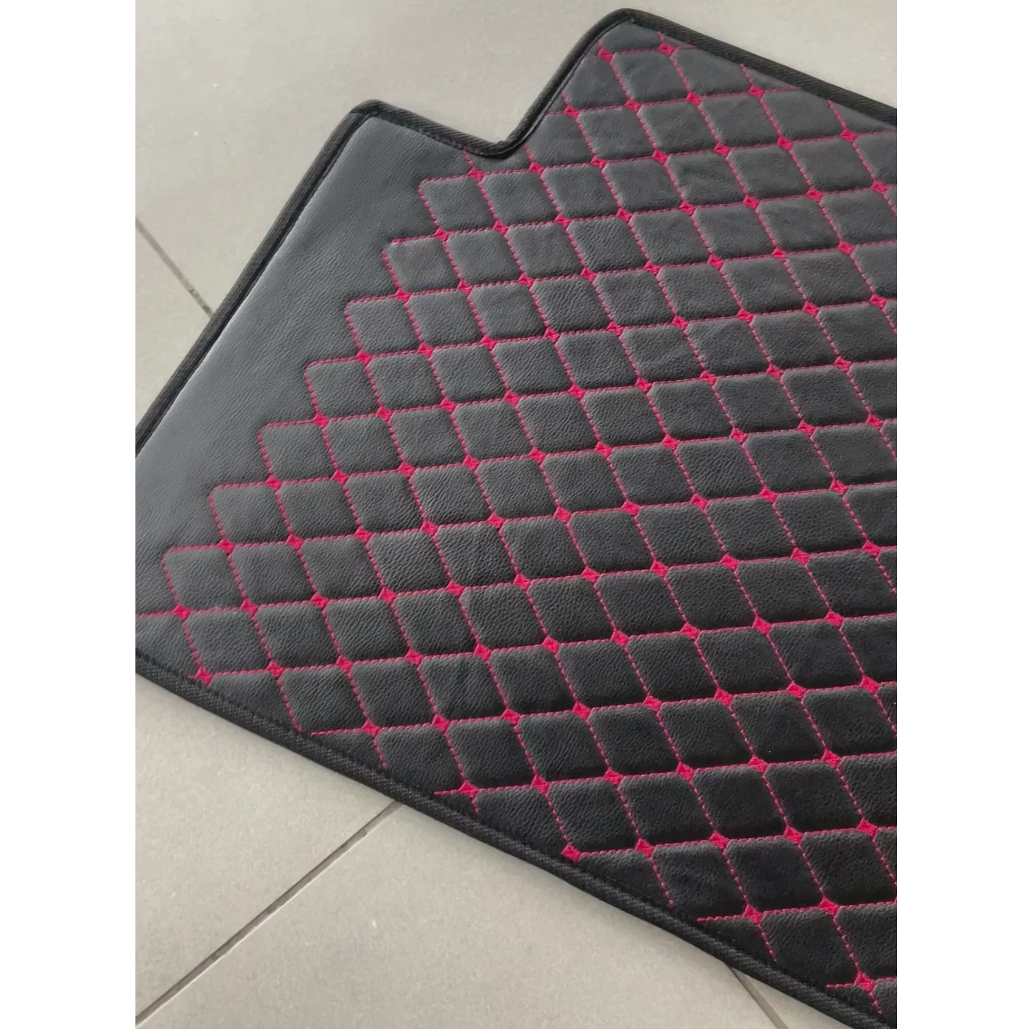 Toyota Prius 7D Floor Mat Black With Red Model 2015